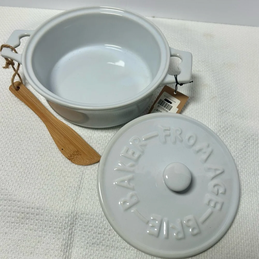 White Brie Cheese Baker with Lid and Bamboo Spreader - Picture 5 of 7